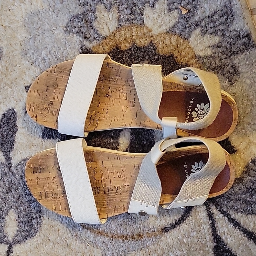 4 For $20 Great sandals - Picture 3 of 3